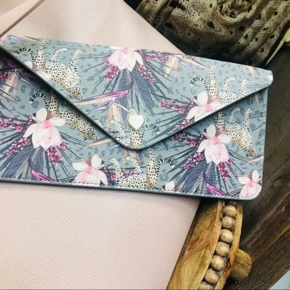 Betsey Johnson Tote Bag And Floral Wristlet NWT​​​​​​​​​